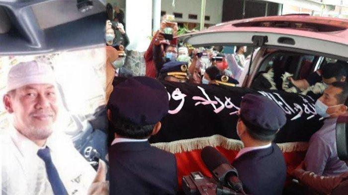 Diiringi Penghormatan, Jenazah Kapten Afwan Dibawa ke Rumah Duka