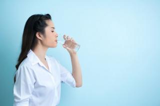 Inilah 6 Manfaat Minum Air Hangat Sebelum Tidur