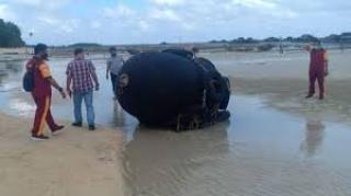 Warga Bintan Temukan Bola Hitam di Tepi Pantai, Begini Penjelasan TNI