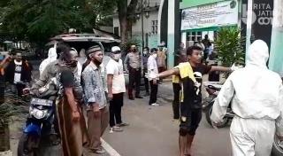 "Saat Mau Dimasukkan ke Liang Kubur, Saya Baru Sadar Tulisan di Peti Itu Bukan Nama Bapak Saya"