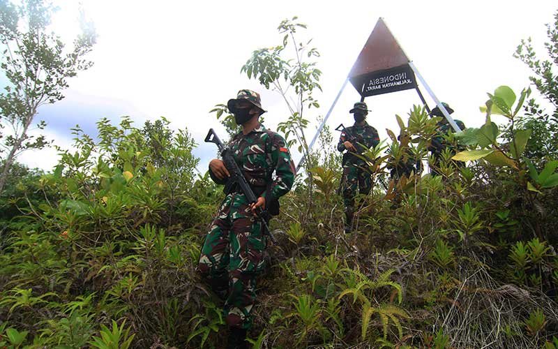 TNI Sergap 18 TKI Ilegal yang Pulang via Jalur Tikus Perbatasan Malaysia-RI