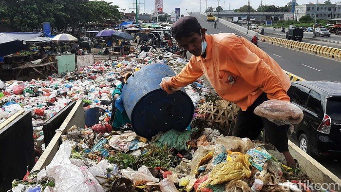 Kadis LHK Pekanbaru Dicopot, Terkait Masalah Sampah Menumpuk?