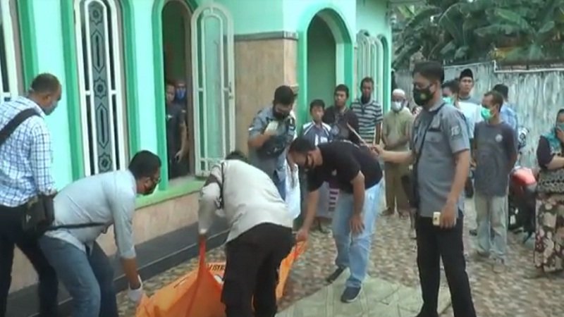 Pria Paruh Baya Tewas di Halaman Masjid Gegerkan Warga Palembang