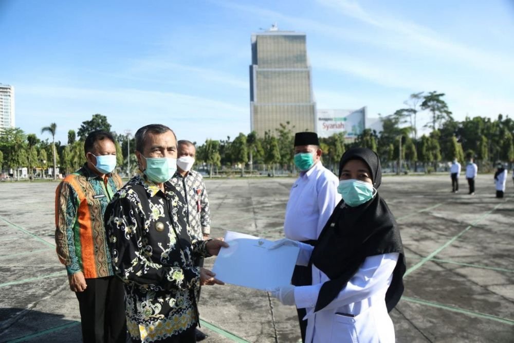 Gubernur Riau Serahkan SK Pengangkatan PPPK Guru Formasi Tahun 2019