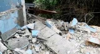 Rumah di Tangsel Roboh akibat Pergeseran Tanah, Satu Keluarga Lolos dari Maut