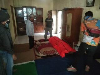 Isak Tangis Iringi Pemakaman Wanita yang Tewas Tertancap Bambu di Anus