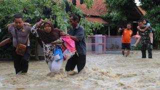 Terdampak Banjir Indramayu, 160 Warga Berhasil Dievakuasi