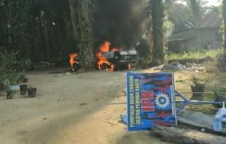 Diduga Rebutan Daerah Teritorial, Dua Ormas di Rohul Bentrok, 1 Mobil Dibakar
