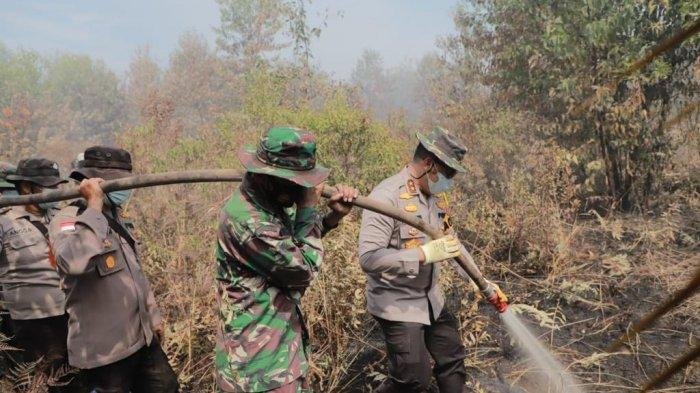 Kapolda Riau Turun ke Lokasi Pemadaman Karhutla di Bengkalis