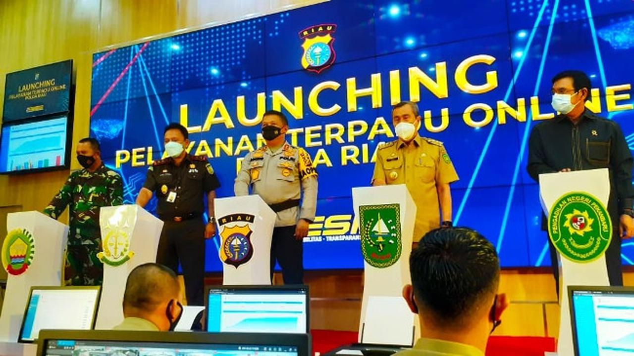 Sambil Rebahan Warga Riau Bisa Perpanjangan SIM dan SKCK Secara Online 