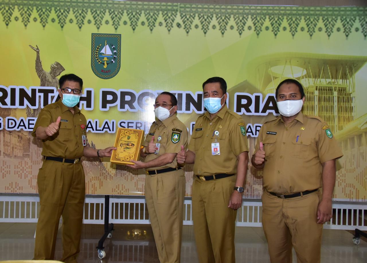Bupati Bengkalis Sampaikan LPPD TA 2020 Kepada Gubernur Riau
