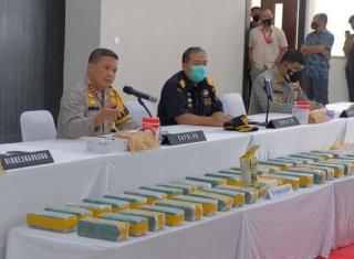 40 Kilogram Sabu dan 50.000 Pil Ekstasi Diselundupkan dari Malaysia ke Riau, 5 Tersangka di Ringkus Polisi