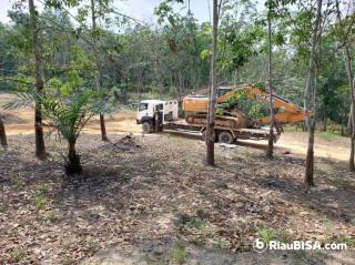 Atasi Karhutla, Dinas PUPR Riau Turunkan 12 Alat Berat
