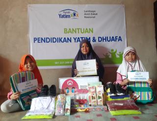 Bantuan Pendidikan Dari Rumah Yatim Untuk Aisyah & Azizah, Yatim Piatu Asal Pekanbaru