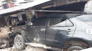 Fortuner Tabrak Rumah Warga di Tanjungpinang, Korban 4 Orang