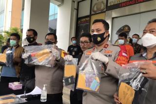 Mantan Kuli di BSD Bacok Pasutri Pakai Kapak Hingga Tewas