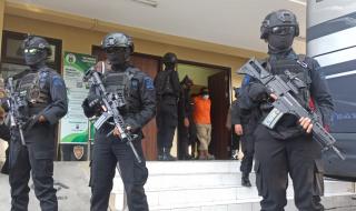 22 Terduga Teroris Jaringan Jemaah Islamiah Dibawa ke Mabes Polri dengan Pengawalan Ketat