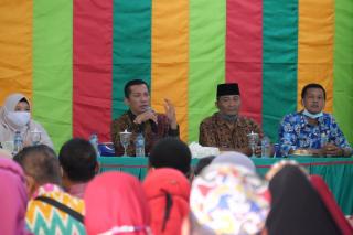 Dihadapan Guru, Bupati Meranti Sampaikan Program Kesejahteraan Hingga Beasiswa