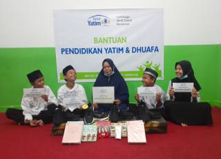 Rumah Yatim Riau Salurkan Bantuan Pendidikan Untuk 4 Anak Yatim di Pekanbaru