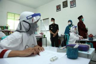 Gubri Tinjau Pelaksanaan Belajar Tatap Muka Terbatas Madrasah di Pekanbaru