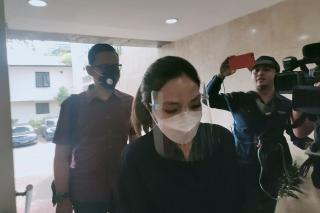 Reaksi Gisel Bertemu Pelaku Penyebar Video Porno di Sidang