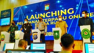 Sambil Rebahan Warga Riau Bisa Perpanjangan SIM dan SKCK Secara Online 