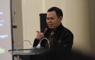 Sultan Sebut Guru Honorer yang Mengabdi Puluhan Tahun Pantas Diangkat Jadi PNS