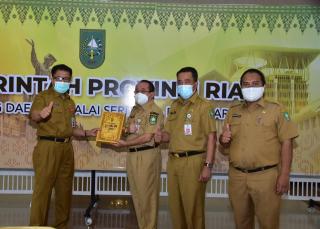 Bupati Bengkalis Sampaikan LPPD TA 2020 Kepada Gubernur Riau