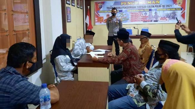 Sepasang Kekasih di Kepulauan Meranti Terpaksa Menikah di Kantor Polisi