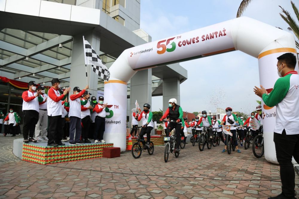 Sempena HUT ke-55 Tahun, Gubri: Semoga Bank Riau Kepri Segera Menjadi Syariah