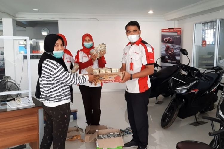 Wanita 40 Tahun di Tembilahan Beli Motor dengan Uang Koin 