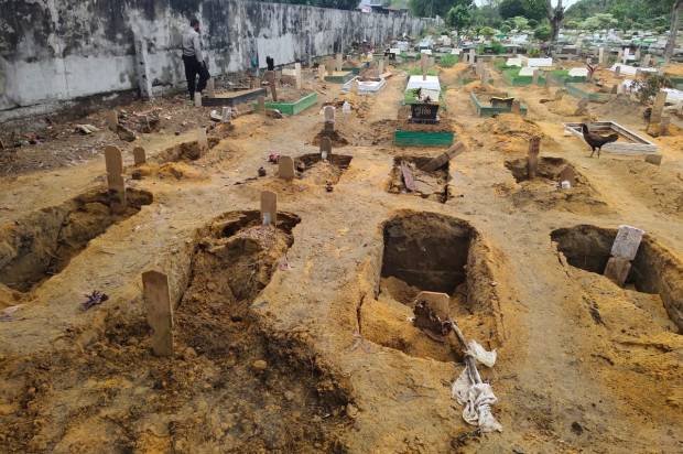 Pekanbaru Gempar! 15 Makam Ambles Setelah Hujan Deras Mengguyur