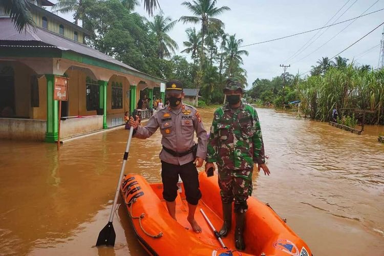 Ratusan Rumah dan Masjid di Rohul Terendam Banjir akibat Luapan Sungai