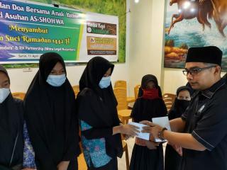 Kedai Kopi Saudara Pekanbaru Santuni Anak Yatim Panti Asuhan As-Shohwa 