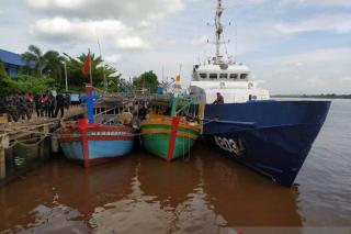 Mencuri Cumi-Cumi di Laut Natuna, 5 Kapal Asing serta 20 ABK Diamankan KKP