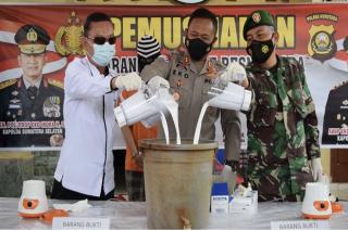 Polres Muratara Blender Sabu Senilai 1 Miliar yang Diamankan dari Tangan Pria di Dumai