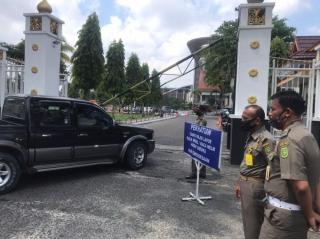 Pasca Dikritik Gubri, Satpol PP Perketat Penjagaan dan Pemeriksaan di Kantor Gubernur