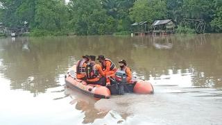 Hilang Saat Cari Ikan di Sungai Siak, Fajar Dalam Pencarian Tim SAR