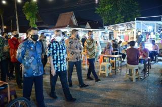 Pekanbaru Masuk Zona Merah, Gubri Sosialisasi Prokes COVID-19 di Pusat Kuliner