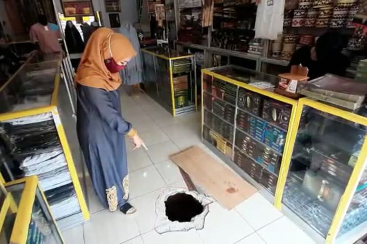 Gali Lubang Selokan, Pencuri di Lampung Bobol 5 Toko