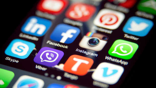 Kominfo Tunda Pemblokiran Facebook, WhatsApp, dkk yang Belum Daftar PSE