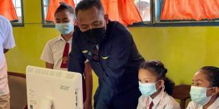 PTPN V Beri Bantuan Komputer dan Paket Internet Untuk 25 Sekolah Terpencil di Riau