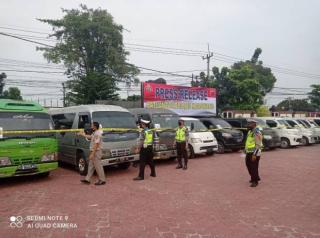 Polres Karawang Amankan 32 Unit Travel, 250 Pemudik Dikembalikan ke Tempat Asal