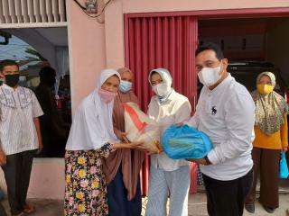 Anggota DPRD Pekanbaru Roem Diani Dewi Bagikan 400 Kupon Zakat Mal di 2 Kecamatan