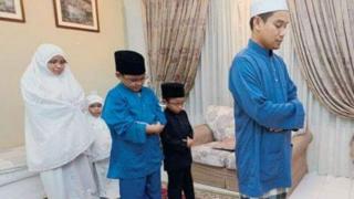 Tata Cara Salat Idul Fitri di Rumah & Hukumnya