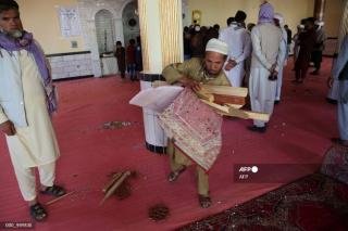 Bom Tewaskan 12 Orang di Masjid Afghanistan saat Shalat Jumat