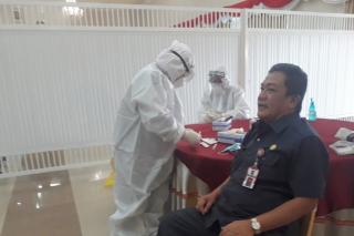Jelang Kedatangan Jokowi, Seluruh Bupati/Wali Kota di Riau Lakukan Tes Swab