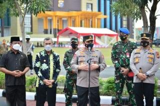 Wakapolri Didampingi Gubernur Riau Cek Perlengkapan Karhutla