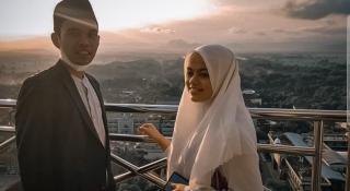Momen Kebahagiaan Ustaz Abdul Somad & Fatimah Diatas Menara Gontor, Ada Netizen Baper