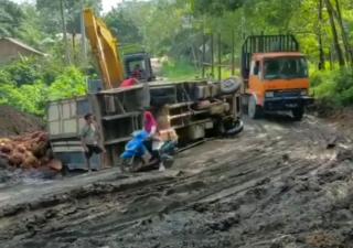 PUPR Riau Segera Perbaiki Jalan Lintas Japura-Peranap yang Rusak akibat Truk ODOL